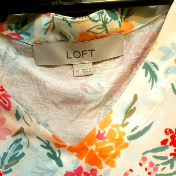 LOFT Women’s Rayon Tank Top Shirt Size Medium, Multicolored Floral Print LNC - Picture 3 of 3